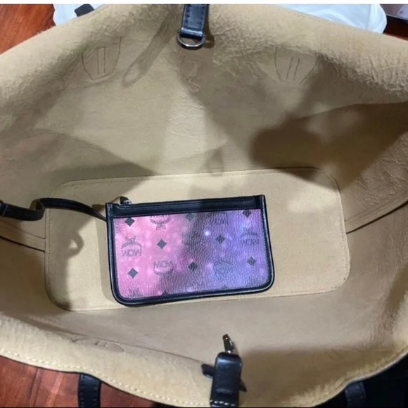 ⭐️2xHOST PICK⭐️ MCM Limited Edition Galaxy Coated Canvas Shopper Tote w/dust bag - Picture 4 of 6